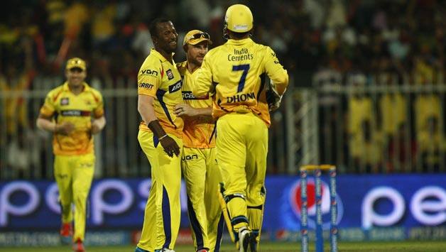 Chennai-Super-Kings-celebrate-fall-of-a-wicket-during-the-17th-match-of-IPL-2014-between-Sunrisers-Hyderabad-and-Chennai-Sup