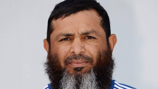 Mushtaq Ahmed may be appointed Pakistan&#39;s spin coach © Getty Images - spin-bowling-coach-Mushtaq-Ahmed-poses-for-a-portrait-on-Novemb