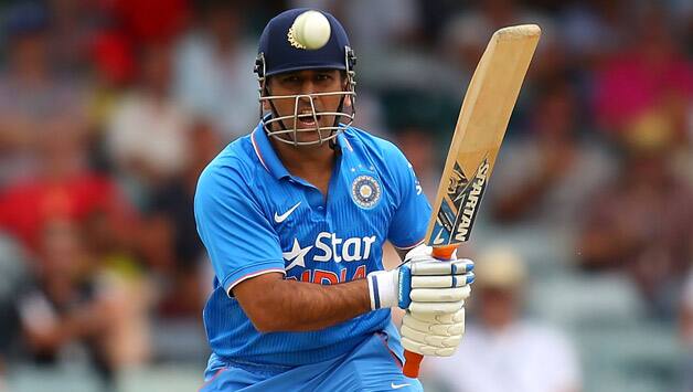 MS Dhoni hit on helmet by James Anderson during India ... - 628 x 355 jpeg 62kB