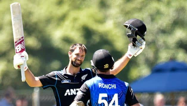Grant Elliott (left) and Luke Ronchi created world record on Friday © AFP