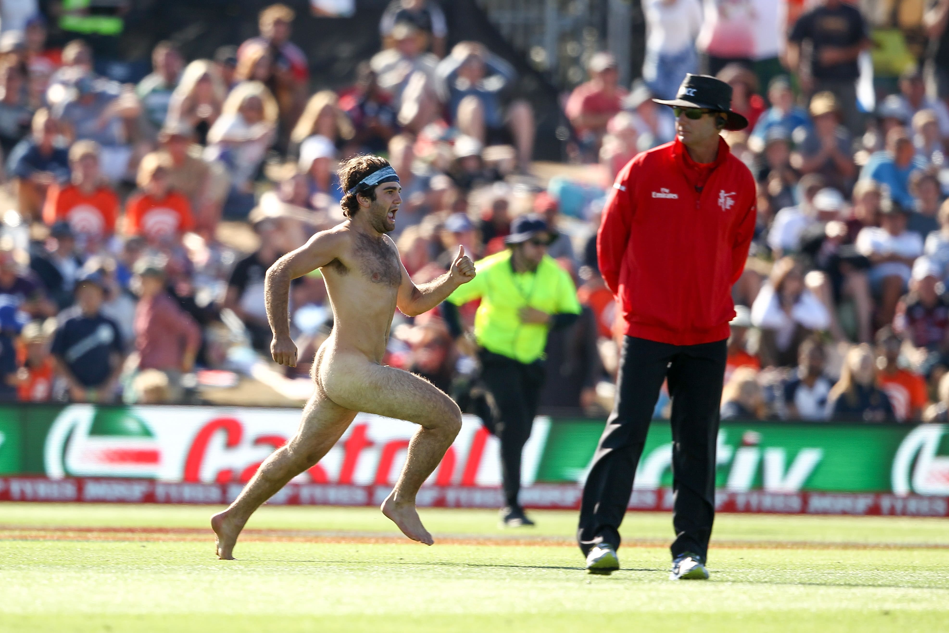 ICC Cricket World Cup 2015: Streaker runs across pitch in England vs Scotland Pool A ...3947 x 2631
