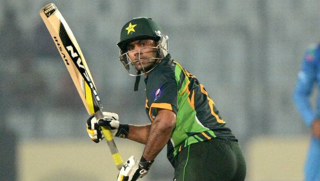 Mohammad Hafeez was dismissed for 15 © AFP
