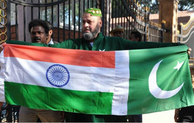 A cricket fan in support of the Indo-Pak series ©PTI