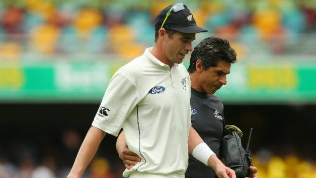 Tim Southee pulled up with a back disc injury during bowling in the first Test © Getty Images