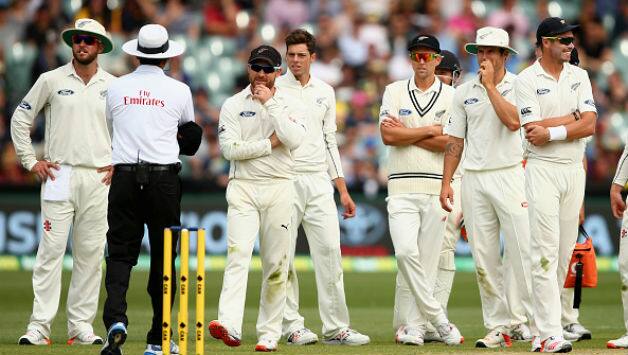 New Zealand players look on after Nathan Lyon was given not out after DRS review. (Photo courtesy: Getty Images)