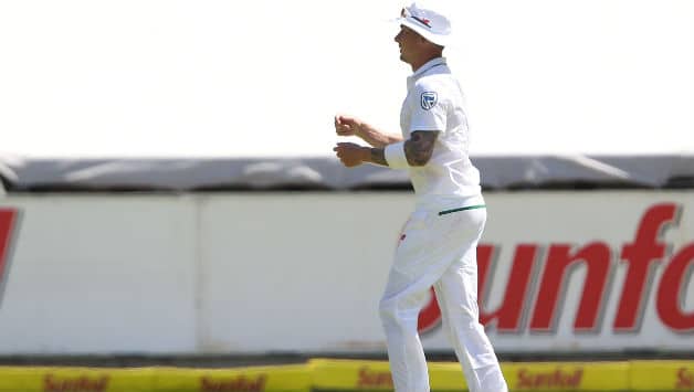 Dale Steyn hopped his was off field before tea break
