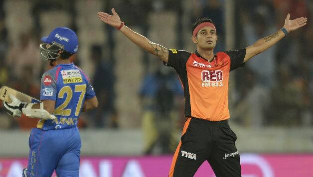 Siddarth Kaul picks Ajinkya Rahane's wicket for 13 © AFP