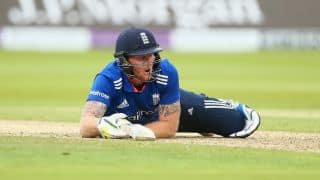 Joe Root bursts out laughing after Ben Stokes gets knocked on his abdominal guard Joe Root bursts out laughing after Ben Stokes gets knocked on his abdominal guard