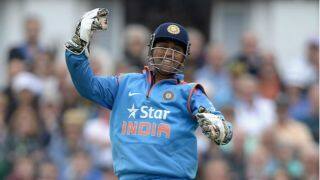 MS Dhoni gets felicitated at CCI; ensures he will keep captaining in IPL and Jharkhand MS Dhoni gets felicitated at CCI; ensures he will keep captaining in IPL and Jharkhand