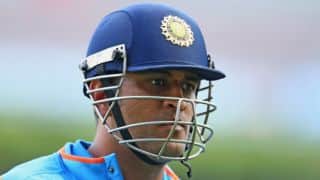 Dhoni, Jadeja fall as India fumble Dhoni, Jadeja fall as India fumble