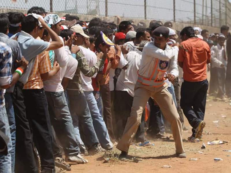 Kyazoonga, the official online ticketing partner of the ICC 2011 World Cup, has announced e-lathicharge for all the fans who bought tickets though its website.