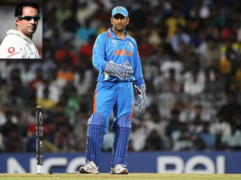 Mahendra Singh Dhoni is a five-star leader says Adam Hollioake &Acirc;&copy; Getty Images