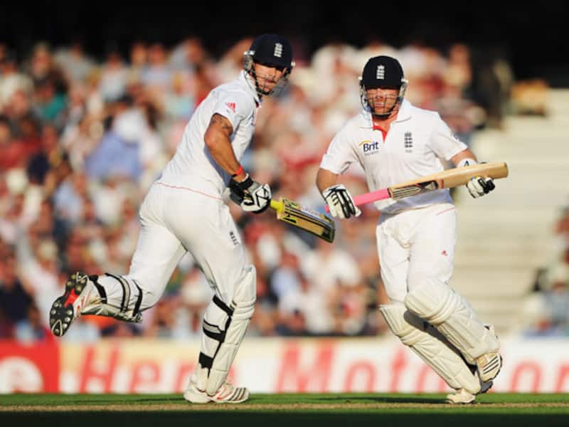 Kevin Pietersen (left) and Ian Bell amassed more than 500 runs in the series including a double century © Getty Images