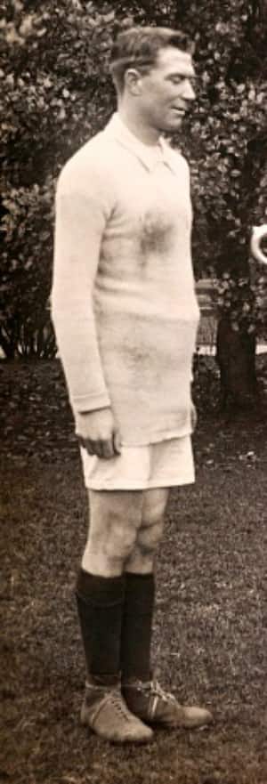 Andy Ducat dug out a yorker to mid on and the bowler was about to start for his next delivery, when Ducat fell on his back. According to some players of that day, "he dropped like a stone and was dead as he hit the ground". © Getty Images