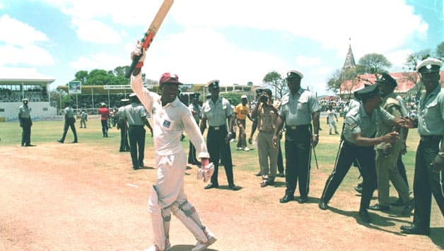 Brian Lara raises his bat after antiquating Sir Garry Sobers’s world record for the highest individual Test score © Getty Images