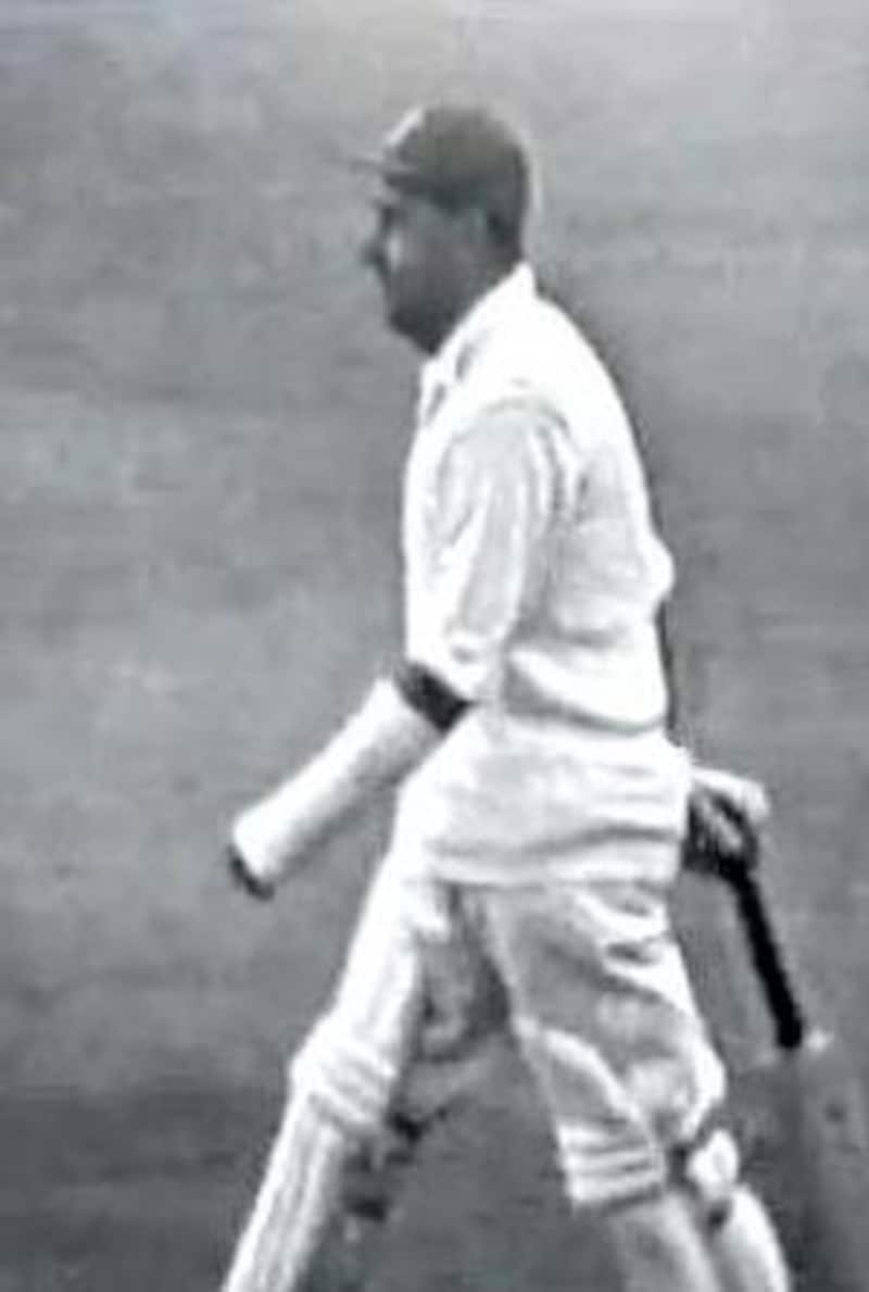 The most enduring image of the Test: Colin Cowdrey walking out to bat with a plastered arm. Photo courtesy: YouTube screengrab.
