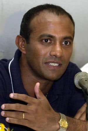 Hashan Tillakaratne started off his career as a wicketkeeper-batsman in 1989 and went on to become one of the most a dependable Sri Lankan batsmen in the 1990s © AFP