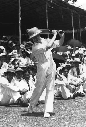 Lindsay Hassett practising at Colombo in 1938 © Getty Images