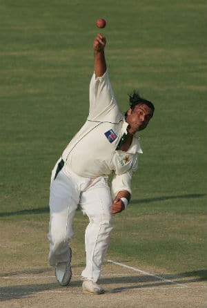 Akhtar, with his long run-up, flowing hair and bulging chest muscles, was an intimidating sight for the best of batsmen © Getty Images