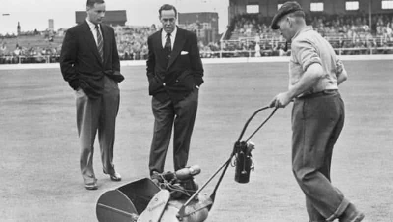 Ian Johnson: The first choice spinner of the 1948 &acirc;Invincibles&acirc;