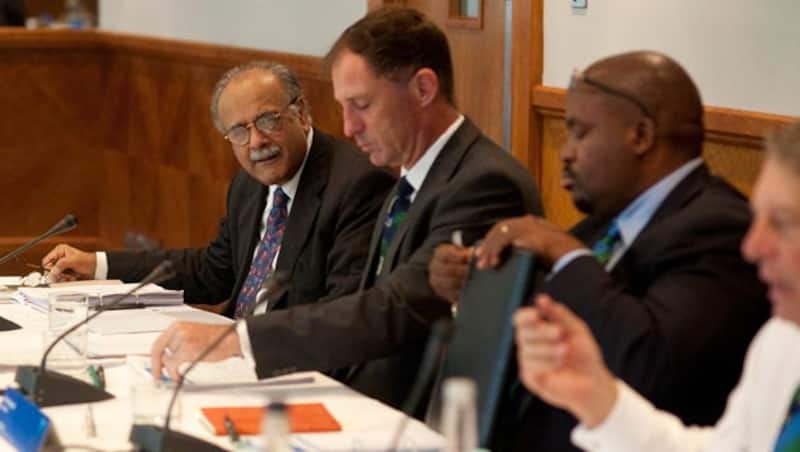 Acting PCB chief, Najam Sethi (far left in picture) has told in clear terms that Pakistani players' participation in next IPL  depends on Indian government &Acirc;&copy; Getty Images (File Photo)