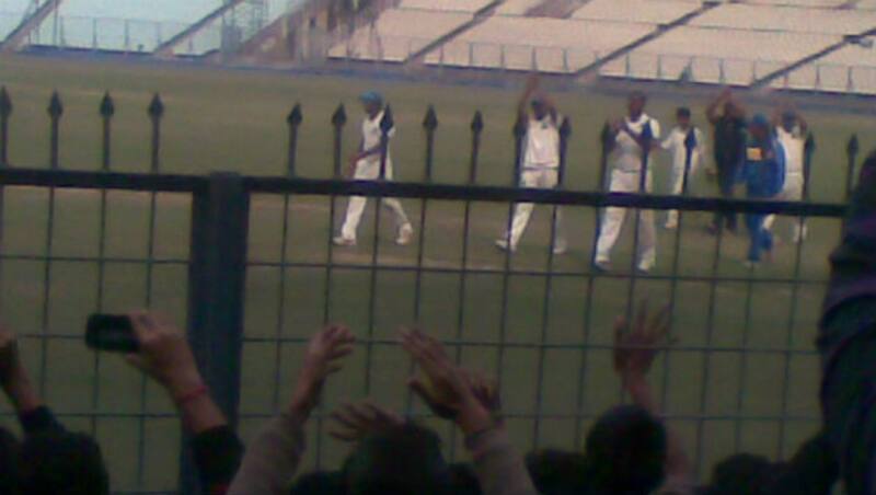 The players acknowledged the crowd support during the victory lap. Photo Courtesy - Abhishek Mukherjee