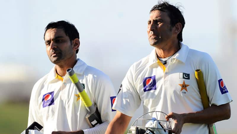 Mohammad Hafeez (left) remained unbeaten on 80 off 136 balls to help Pakistan keep Sri Lanka at bay &copy; AFP 
