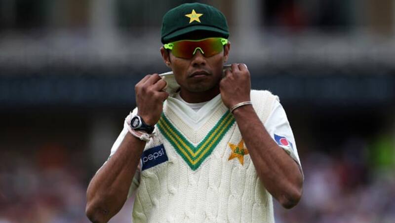 Danish-Kaneria-of-Pakistan-adjusts-his-collar-during-day-three-of-the-npower-1st-Test-Match-between-England-and-Pakis