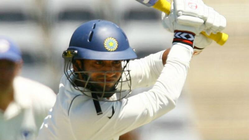 Dinesh Karthik saved face for Rest of India with a fluent 91 &copy; Getty Images