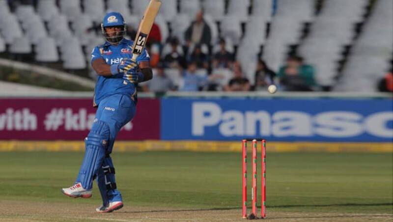 Dwayne-Smith-of-the-Mumbai-Indians-during-the-Karbonn-Smart-CLT20-match-betw