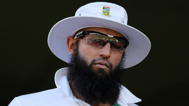 Hashim-Amla-of-South-Africa-takes-to-the-field-after-lunch-during-day-three-of-the-First-Test--33