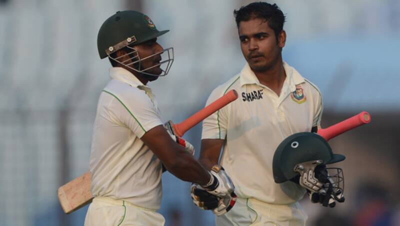 Imrul Kayes (left) and Shamsur Rahman had shared an unbeaten 201-run stand at lunch on Day Three of the second Test &copy; AFP