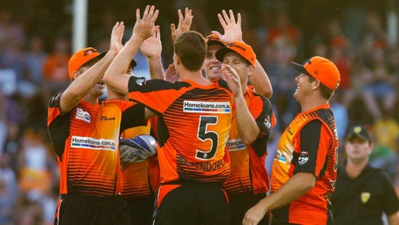The Perth Scorchers turned up in their best colours, putting up an all-round performance to lift the Big Bash trophy © Getty Images