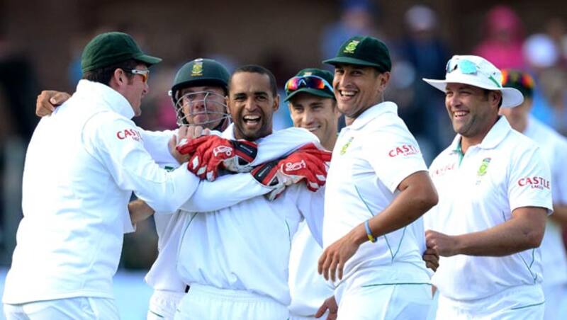(SOUTH-AFRICA-OUT)-Robin-Peterson-of-South-Africa-celebrates-a-wicket-during-day-2-of-the-2nd-Test-match