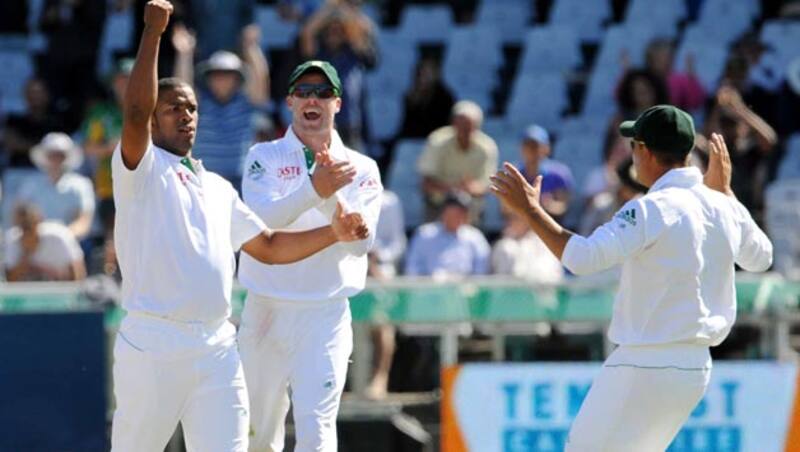 Vernon Philander (left) picked up 14 wickets in a two-match Test series against Australia in 2011 &copy; Getty Images