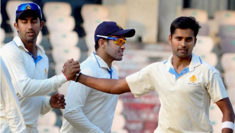 Karnataka captain, R Vinay Kumar finished the match with ten wickets © PTI (File Photo)