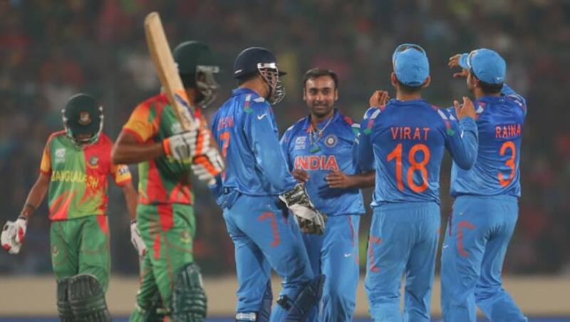 Amit Mishra (fourth from left) took two wickets in two deliveries for India, but could not complete his hat-trick &copy; Getty Images