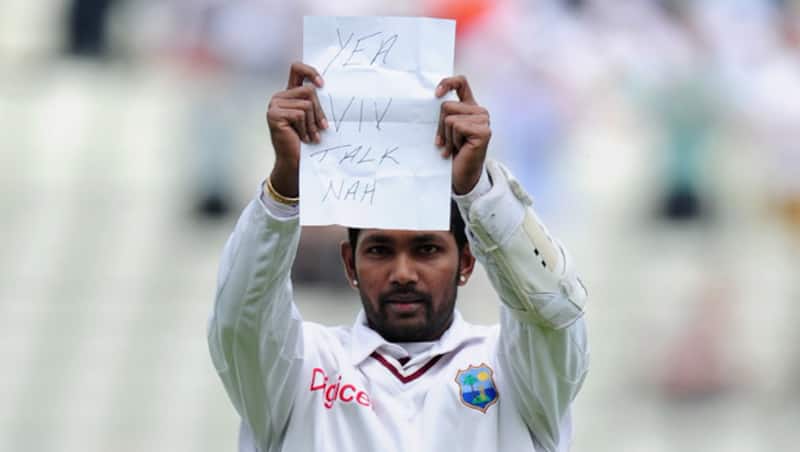 West-Indies-batsman-Denesh-Ramdin-celebrates-his-century-with-a-note-for-Viv-Richards-3