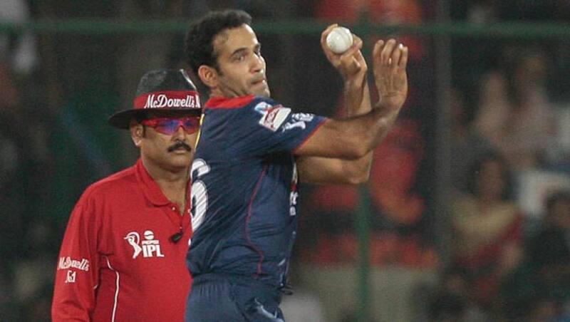 Delhi-Daredevils-player-Irfan-Pathan-in-action-during-the-match-between-Delhi-Daredevils-and-Sunrisers