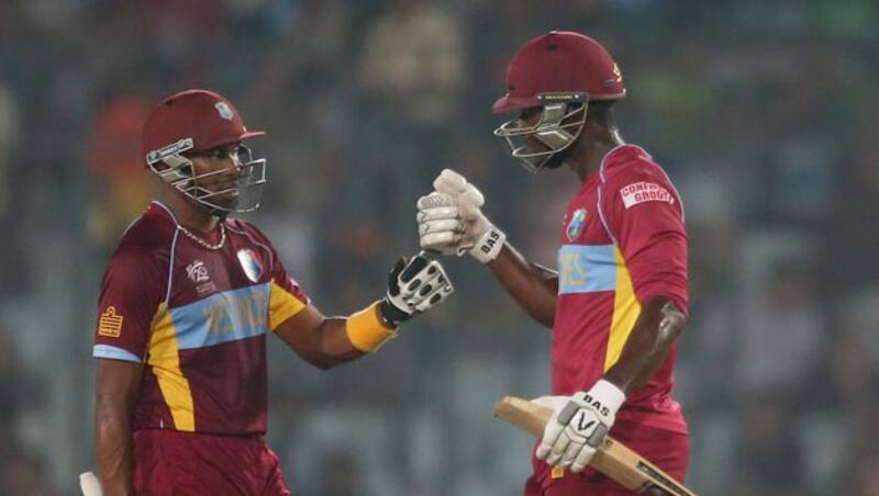 Dwayne Bravo and Darren Sammy shared a 71-run partnership for the sixth wicket &copy; Getty Images