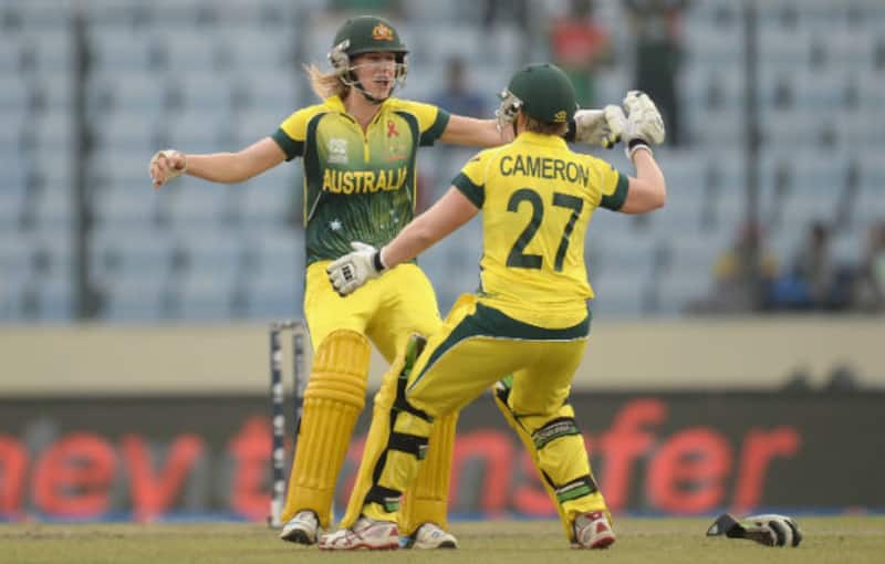 Ellyse Perry (left) scored the winning runs for Australia in the final &Acirc;&copy; Getty Images