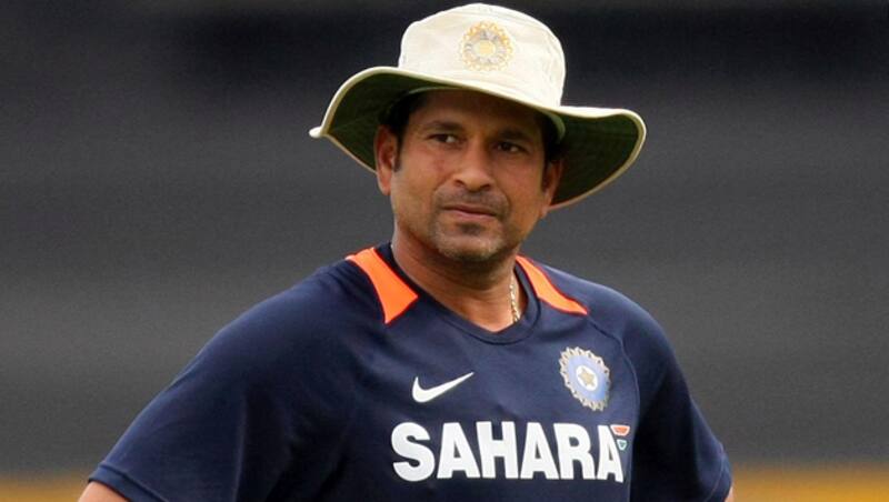 Sachin-Tendulkar-of-India-looks-on