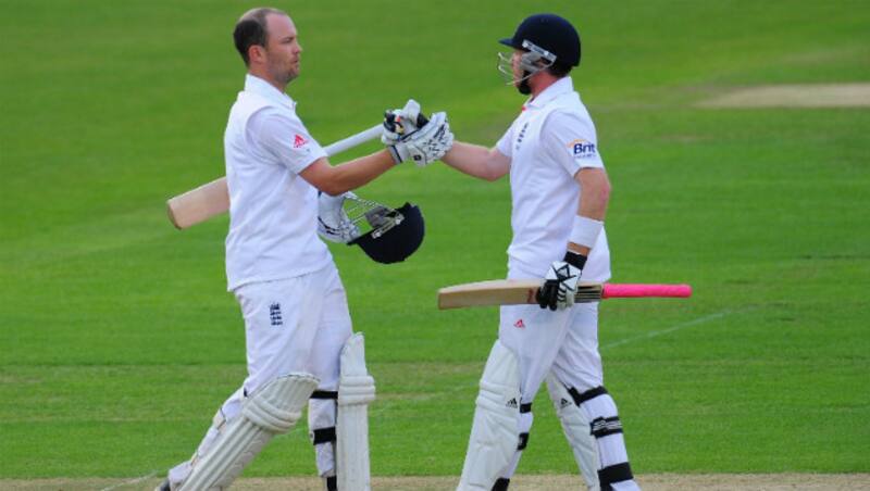 Jonathan Trott (left) and Ian Bell shared a 160-run fifth-wicket partnership &copy; Getty Images