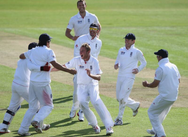 Stuart Broad (centre) celebrates with teammates after taking the last Sri Lankan wicket to help England win &copy; Getty Images