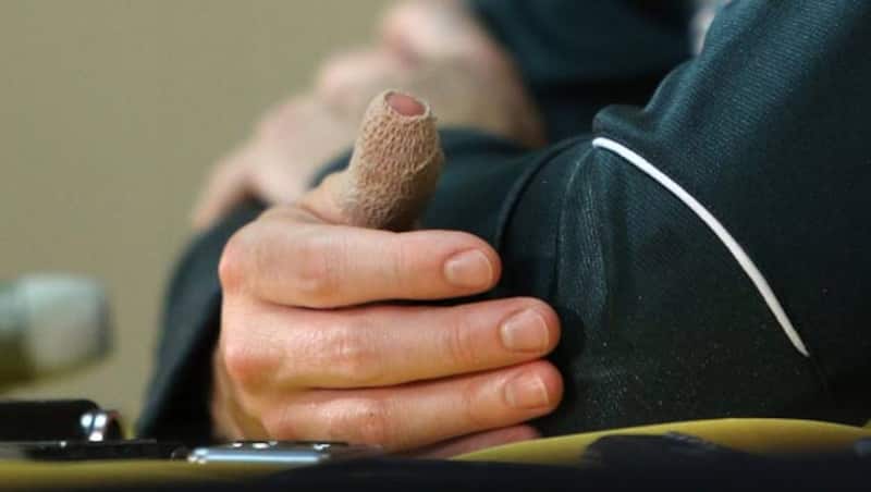 Michael Clarke addresses the media  with a bandaged thumb &copy; Getty Images