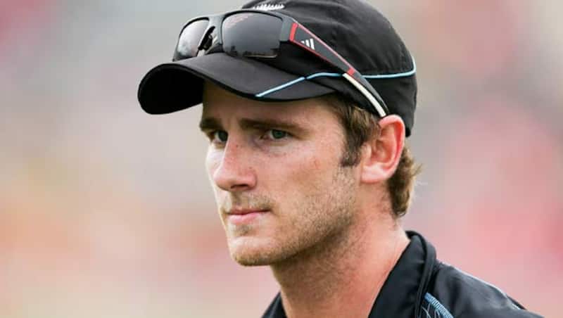 Kane Williamson bowls part-time off spin &copy; Getty Images