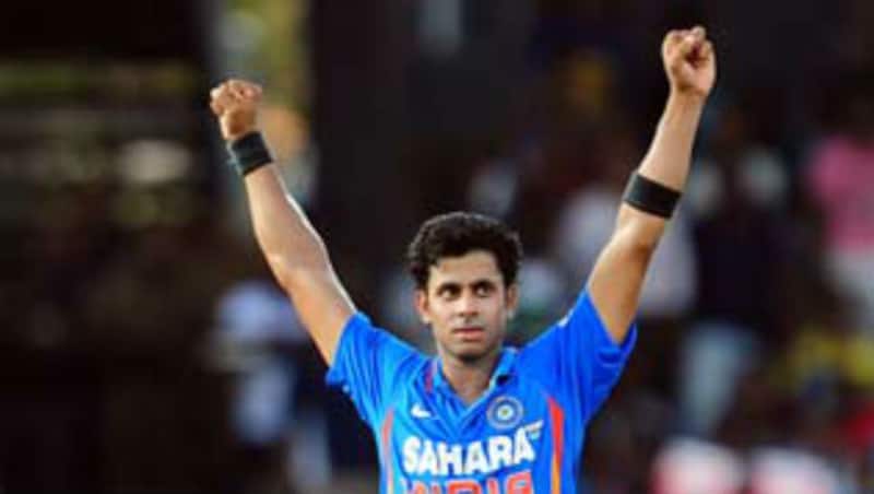 Manoj Tiwary's leg-spin created huge problems for Australia A &copy; AFP