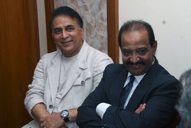 Sunil Gavaskar (left) and G Vis © Yogen Shah