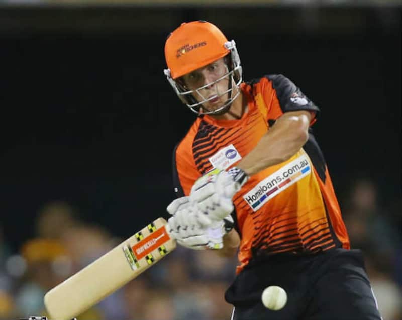 Mitchell Marsh hit two sixes off the last two balls to help Perth Scorchers to a win &Acirc;&copy; Getty Images (File Photo)