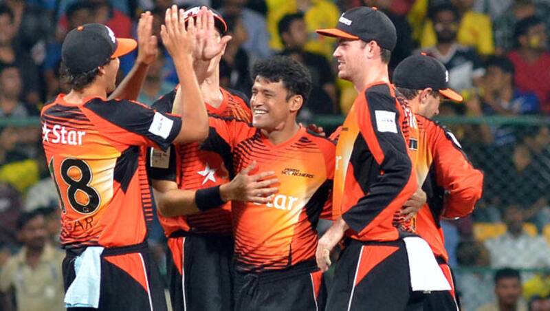 Opening bowlers put Perth Scorchers in front with early wickets &copy; IANS